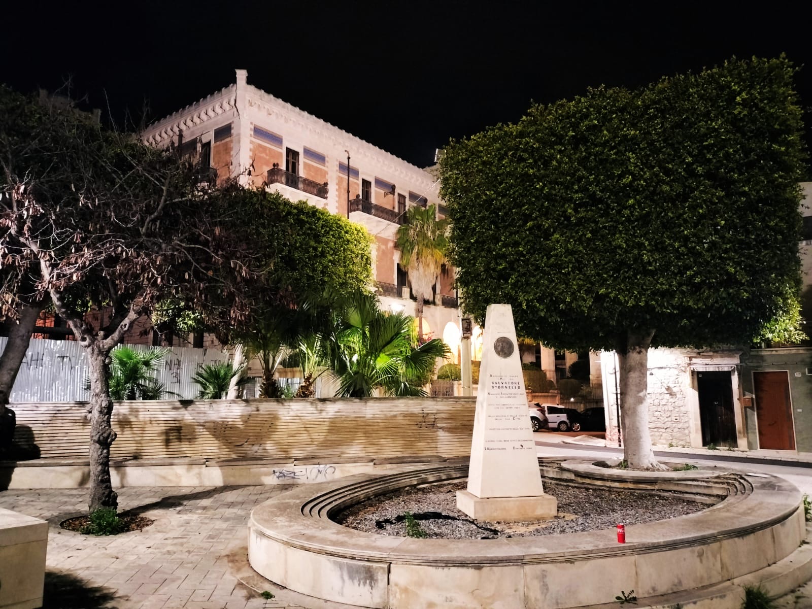 Ispica, la nuova illuminazione per Piazza Salvatore Stornello