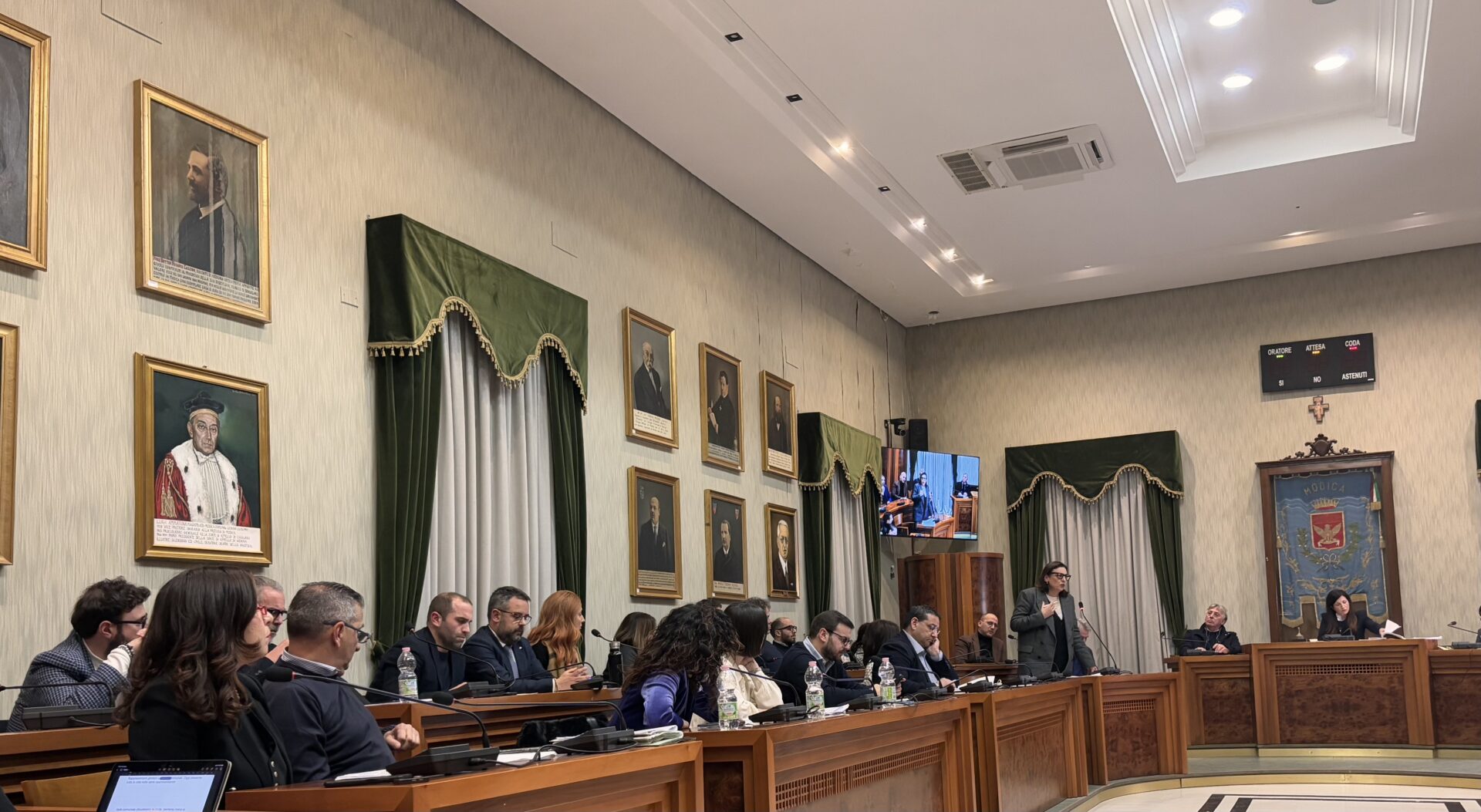 Modica: i consiglieri di Abbate a testa bassa accusano la Giunta: incapace, si perdono soldi