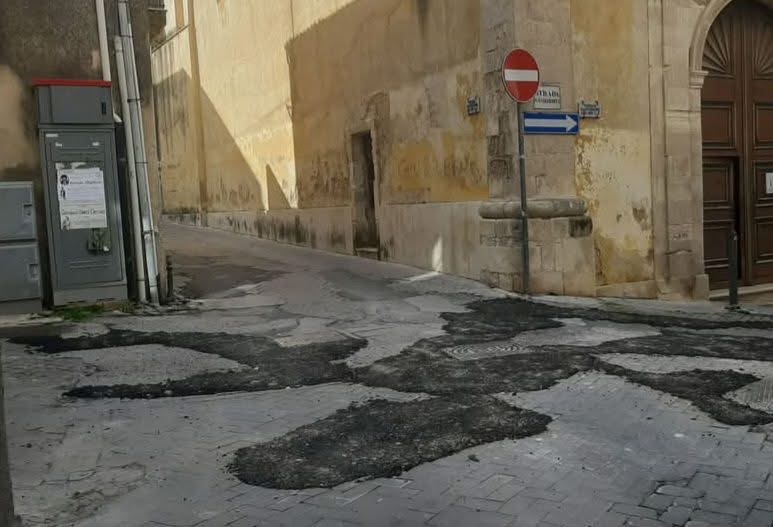 Modica dopo il dissesto, con le pezze nel sedere…anzi nelle strade!
