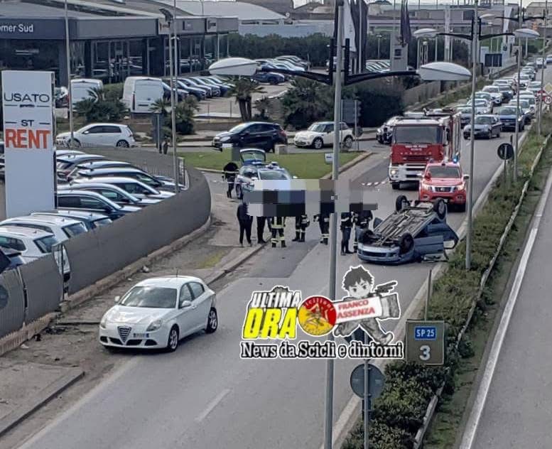 Incidente sulla SP 25 Ragusa-Mare: auto si ribalta, feriti sul posto
