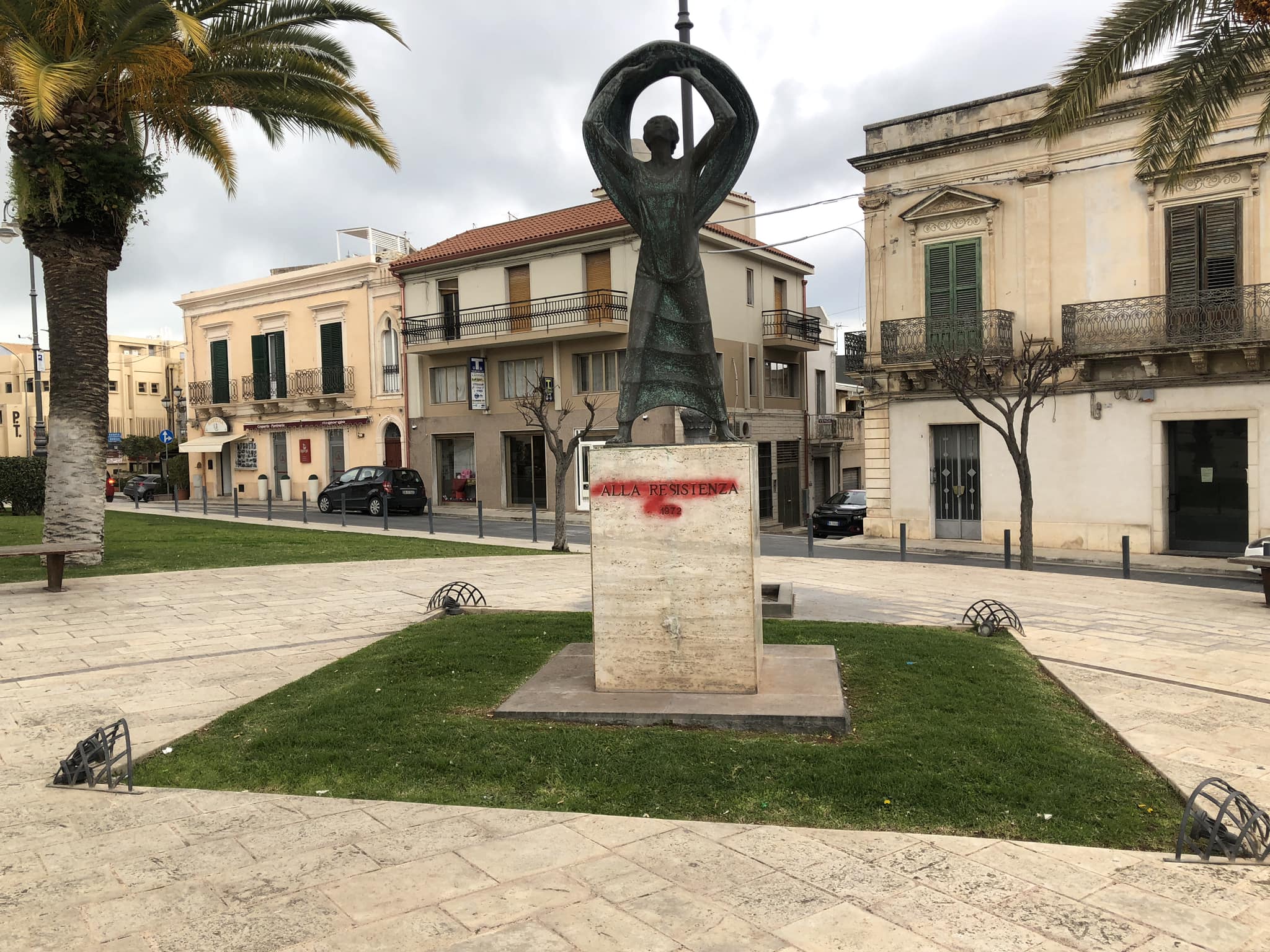 E’ un 55enne ispicese l’uomo che ha imbrattato la stele della Resistenza: per lui multa salatissima