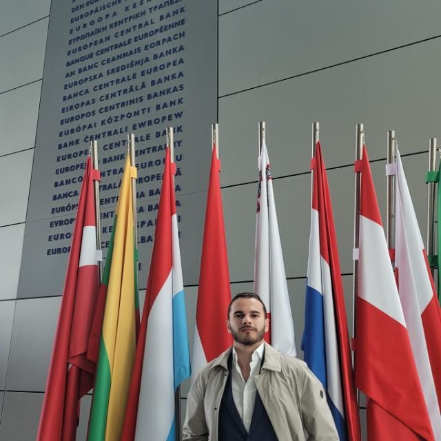 Il viaggio professione del vittoriese Alessio Crisafulli: dalla BCE alla Banca Mondiale