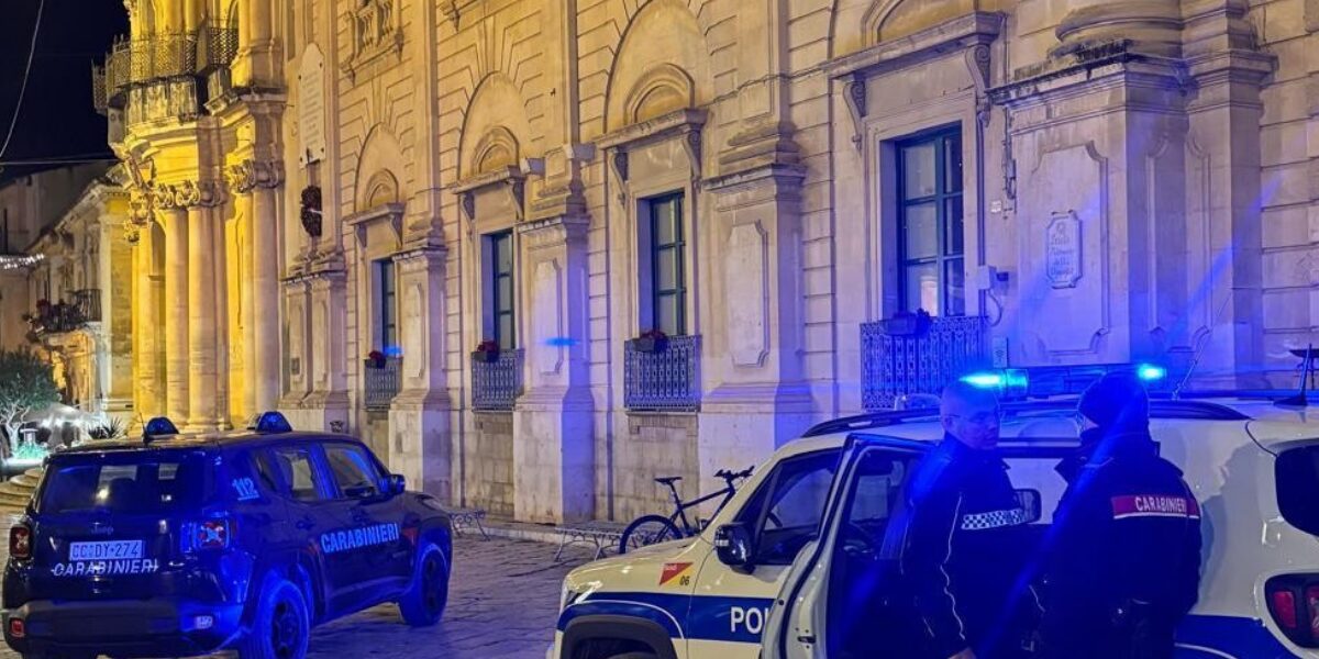 Controlli delle forze dell’ordine a Scicli per una movida sicura, in campo anche le unità cinofile