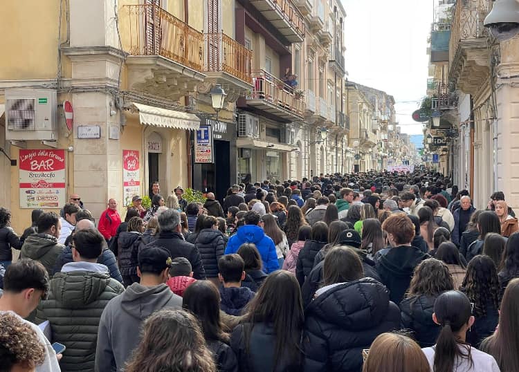 In tantissimi questa mattina a Vittoria, in marcia per dire no a criminalità e degrado
