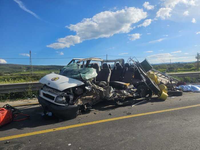 Tre morti e 7 feriti in un incidente stradale nel Siracusano