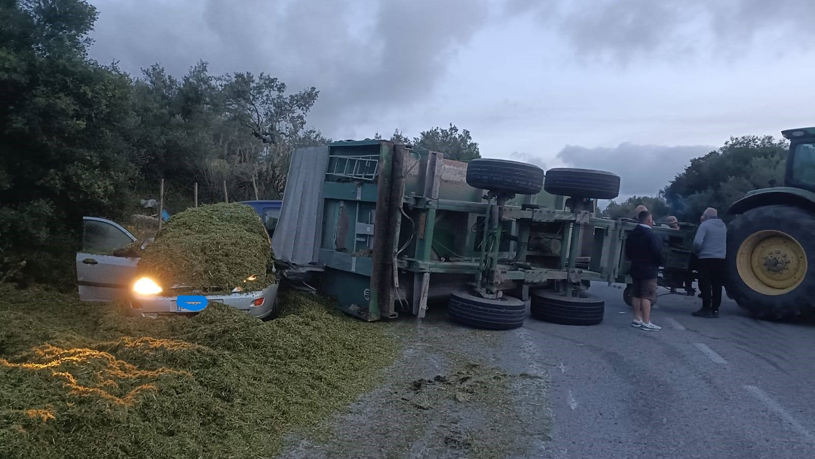 Grave incidente stradale sulla SP 18 Vittoria – S. Croce, scontro tra auto e mezzi pesanti, diversi i feriti