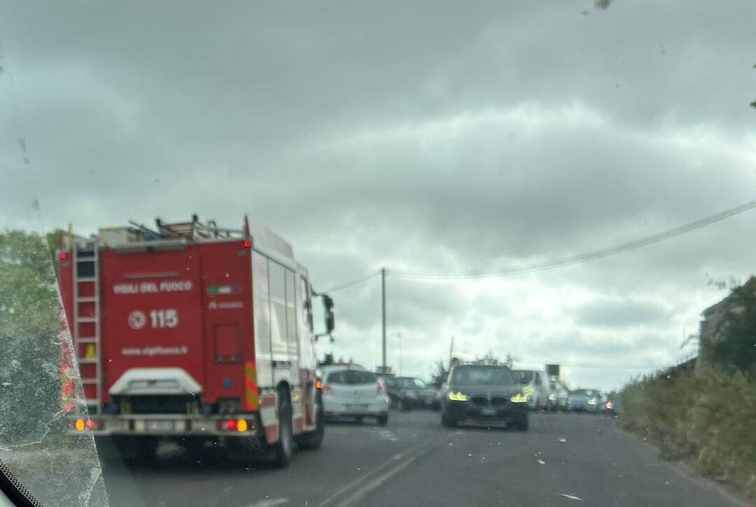 Incidente stradale sulla ex SS 115, auto sfonda il guard-rail e finisce fuori strada