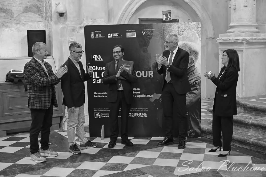 Successo a Ragusa per il Grand Tour di Giuseppe Leone nell’ambito di Strategia Fotografia (MIC)