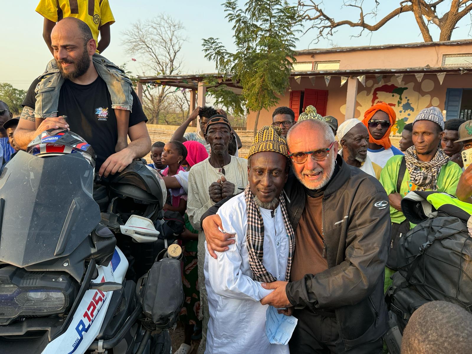 Don Bosco 2000 è arrivata a Tambacounda, consegnato l’assegno per il dispensario