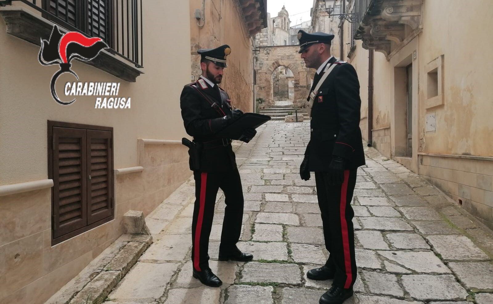 Il finto carabiniere colpisce ancora: anziana truffata a Chiaramonte Gulfi, arrestato 38enne
