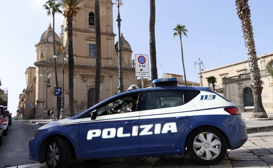 Vittoria: incendiò la macchina di un extracomunitario, arrestato dalla Polizia per danneggiamento