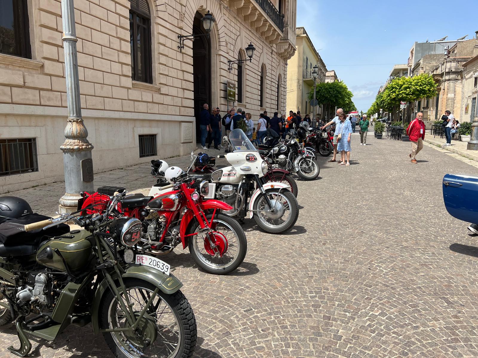 “Moto storiche nel barocco ibleo”, oggi la prima giornata per i centauri delle due ruote d’antan