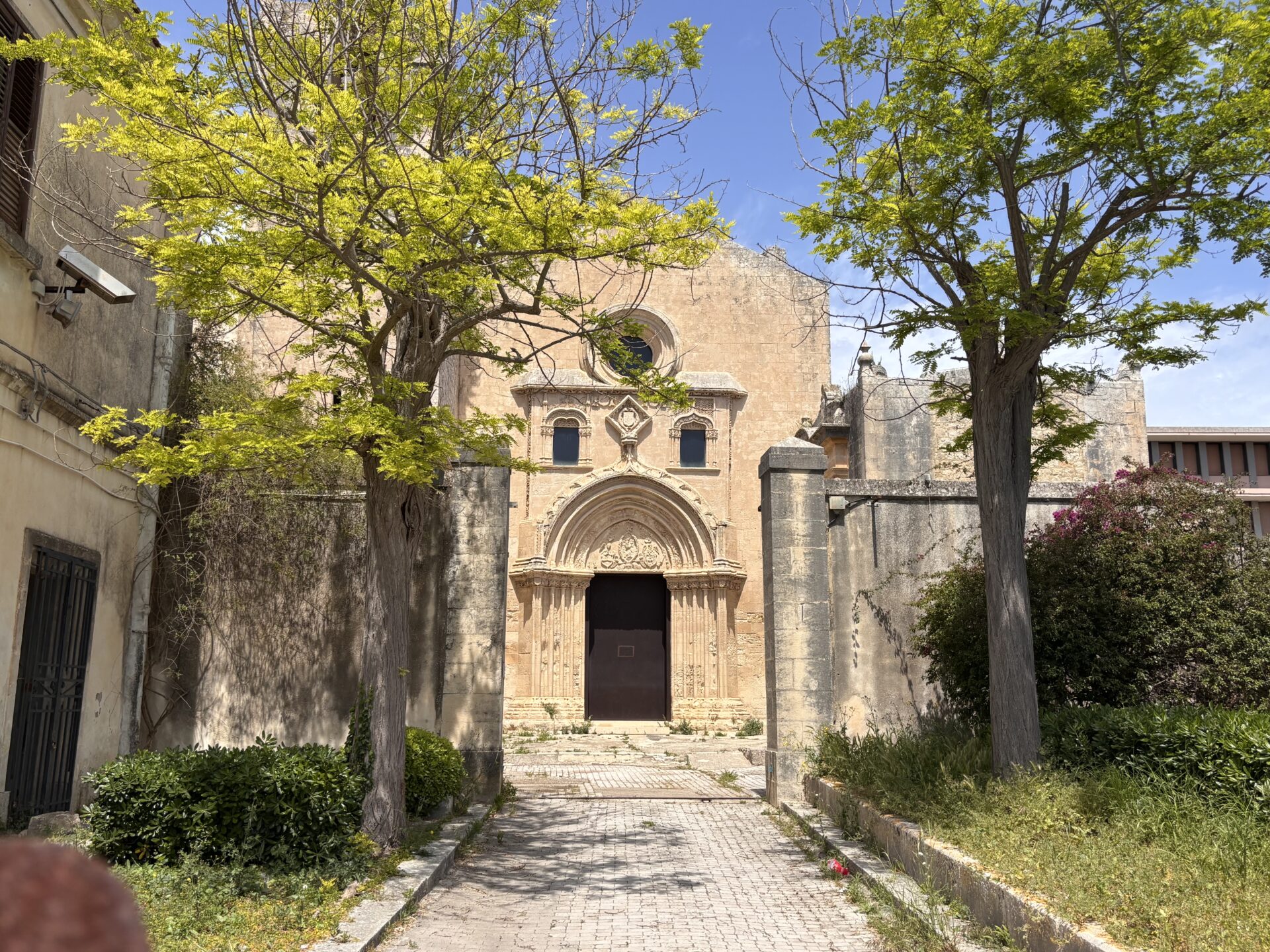 Modica: AAA Affittasi Santa Maria del Gesù per feste e festini e intanto resta chiusa ai turisti