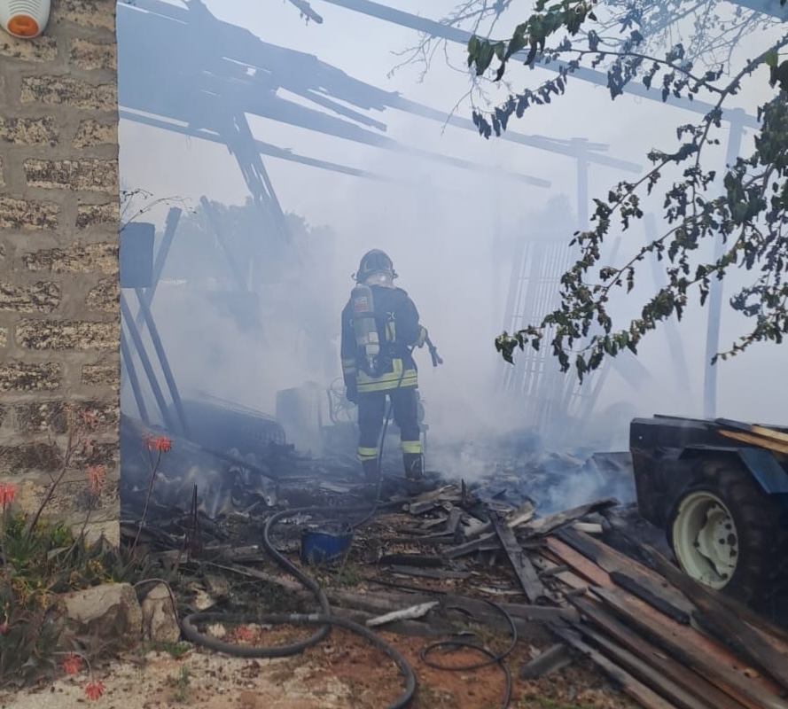 Domenica impegnativa per i Vigili del Fuoco, diversi interventi per incendi di rifiuti e vegetazione
