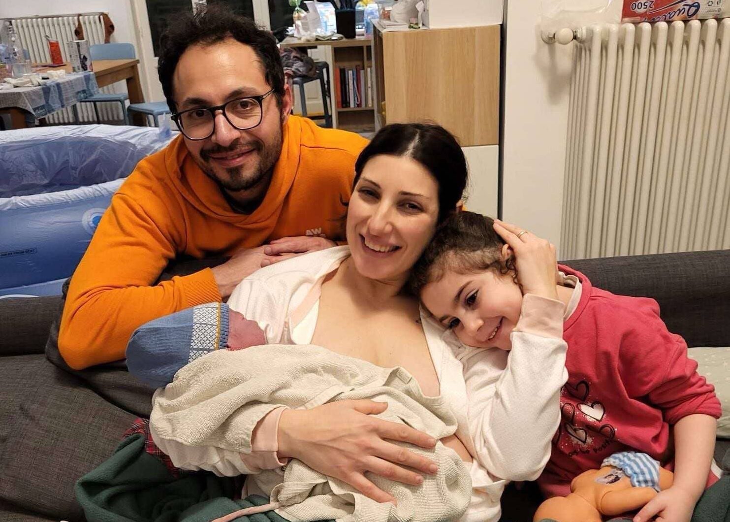 Festa della mamma, la storia di Flavia che a Modica ha scelto di partorire in casa