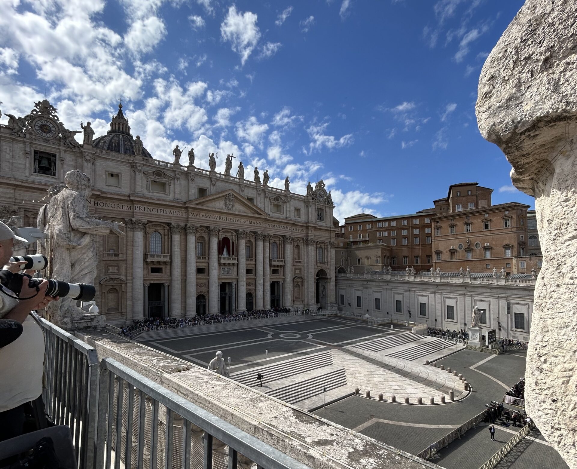 Cresce l’attesa in Vaticano: oltre 250mila  attendono la prima fumata (Video)