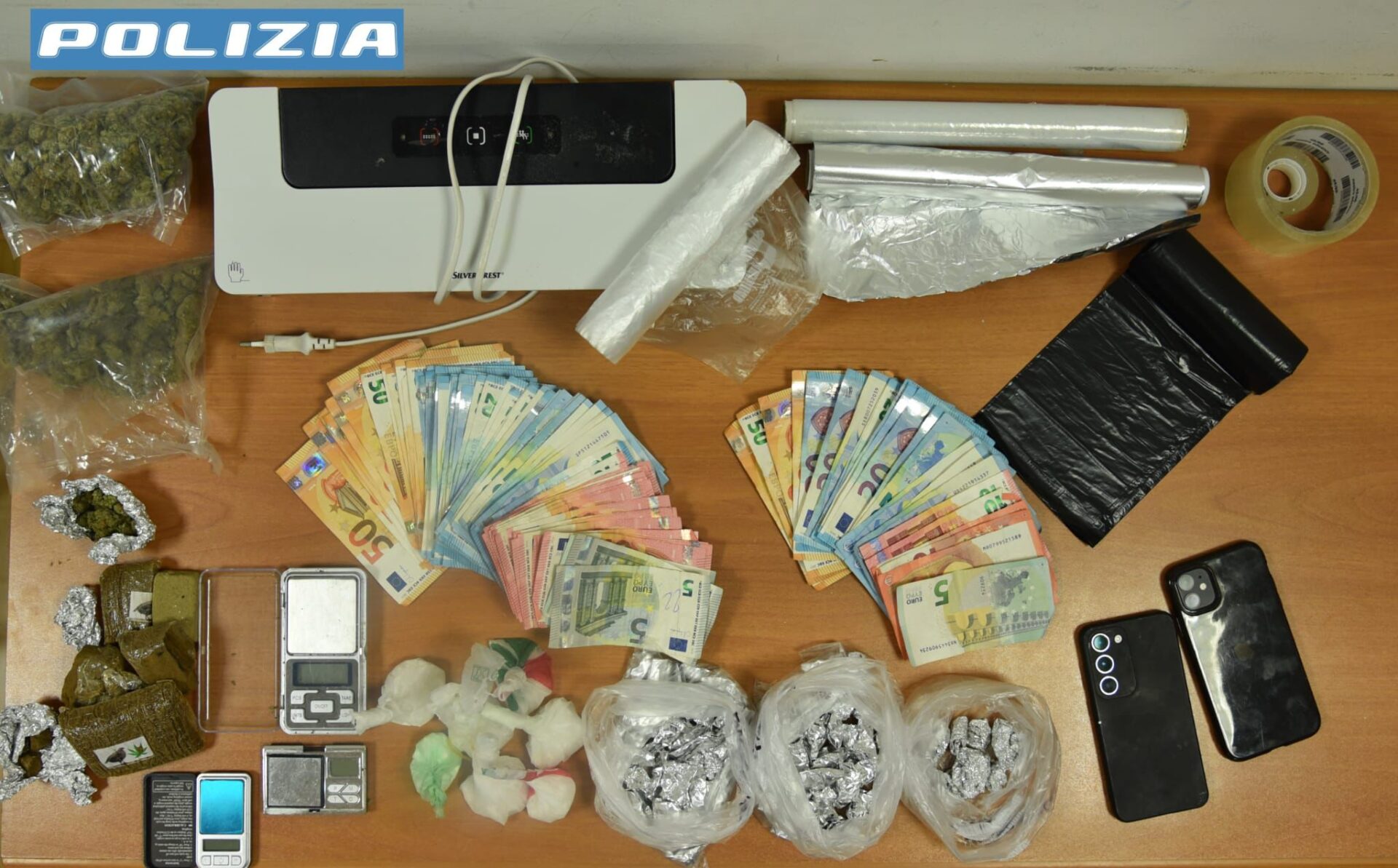 Market della droga in centro storico a Ragusa: sequestro di hashish, cocaina, marjuana e crack