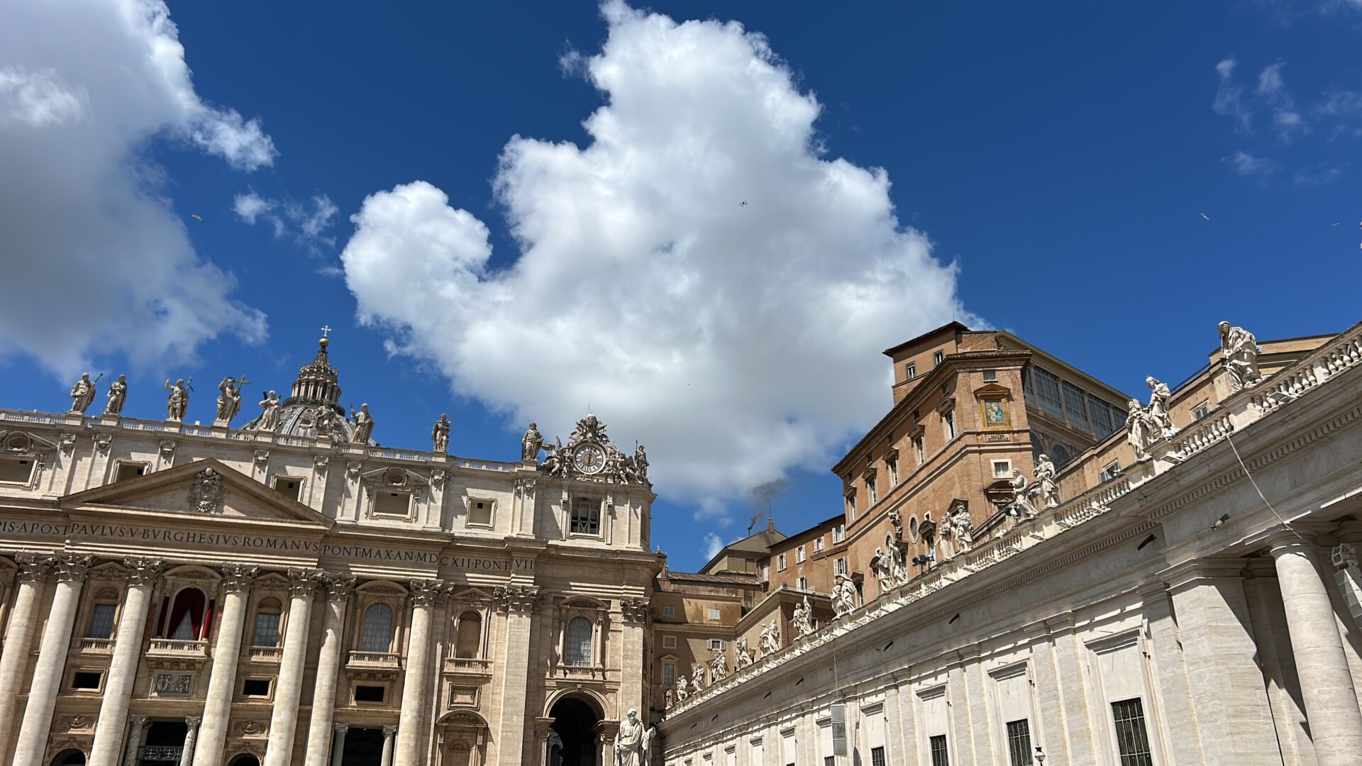 Seconda fumata nera in Vaticano: si attende per il pomeriggio la terza (Video)