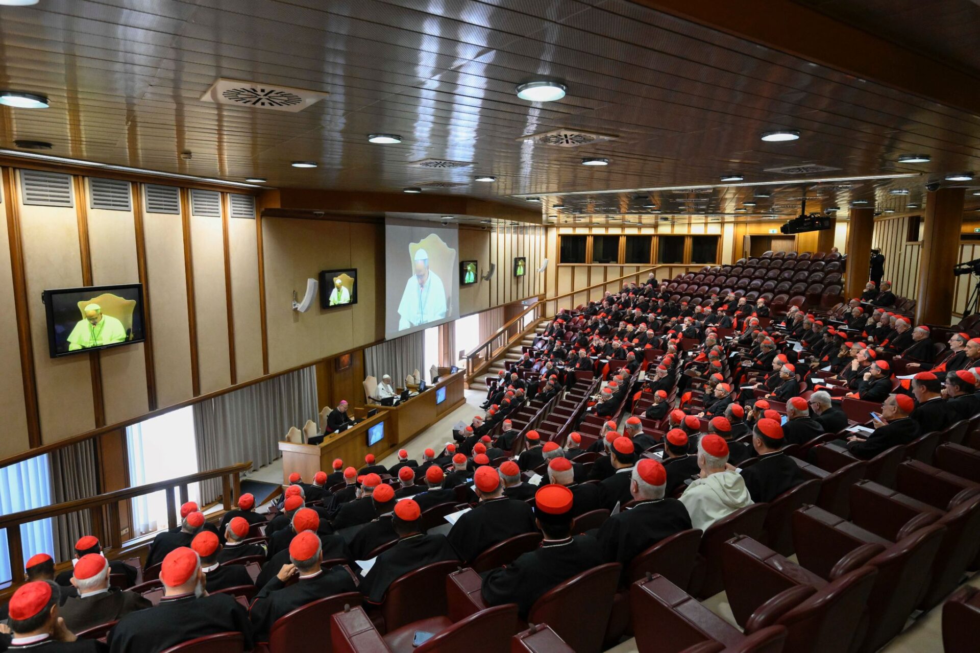 Papa Leone XIV incontra i cardinali e spiega il perché del suo nome