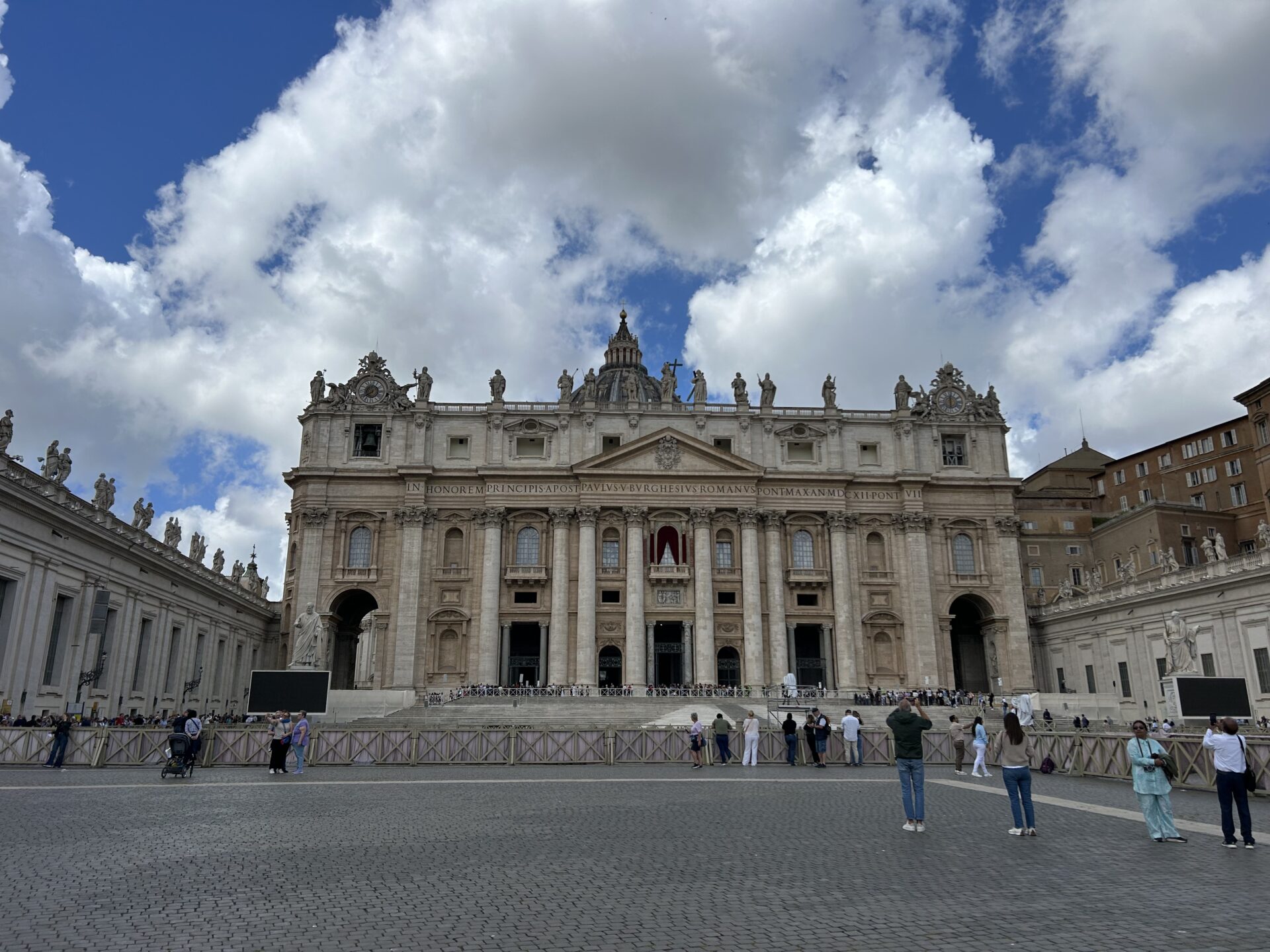 Tutto pronto per il Conclave: domani alle 16.30 l’ora X, poi entrerà in gioco la fumata