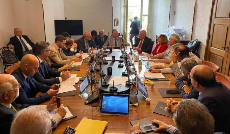 Fascia unica dirigenti della Regione, arriva ok in commissione Ars, ma la riforma non piace