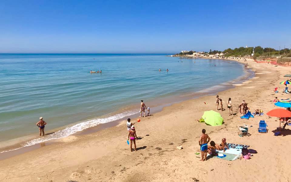 Docce nelle spiagge del litorale, il sindaco di Santa Croce dà le istruzioni per l’uso