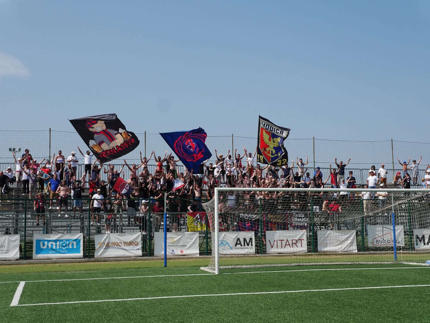 Modica Calcio, i tifosi raccontano cosa è accaduto domenica a Caserta e che cosa hanno subito