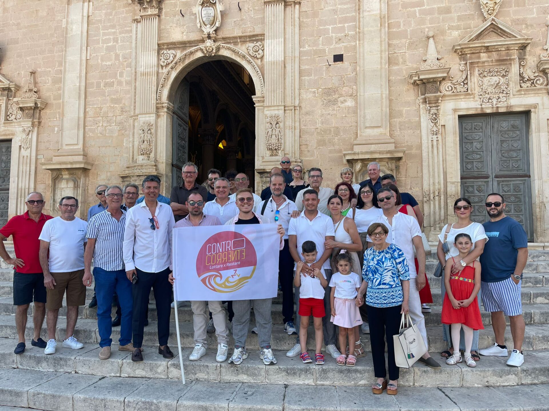 Controcorrente cresce, inaugurato un faro a Vittoria: Saro Firullo sarà il guardiano