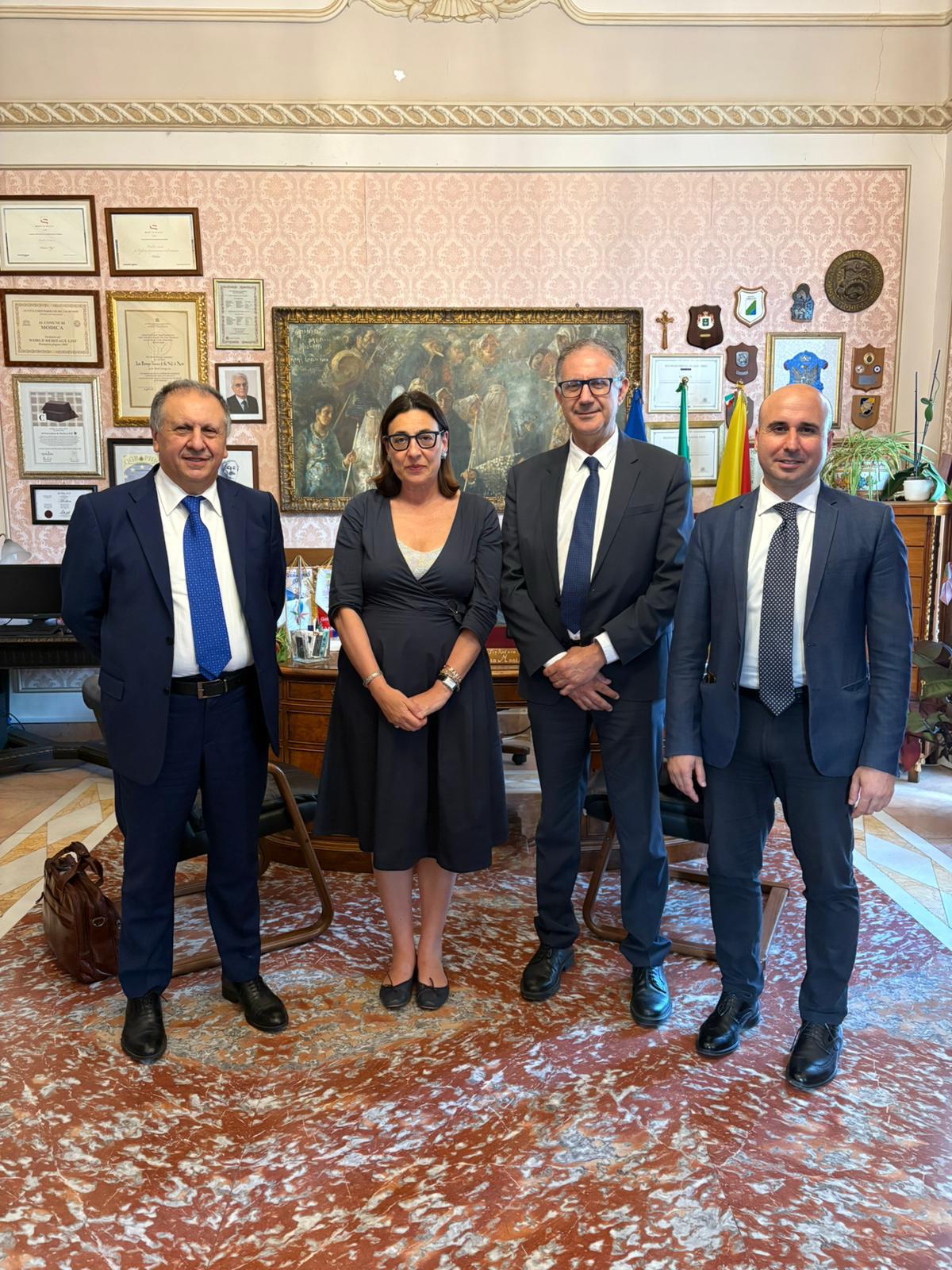 Modica, insediati i tre commissari che gestiranno i debiti, mentre c’è ancora chi nega il fallimento