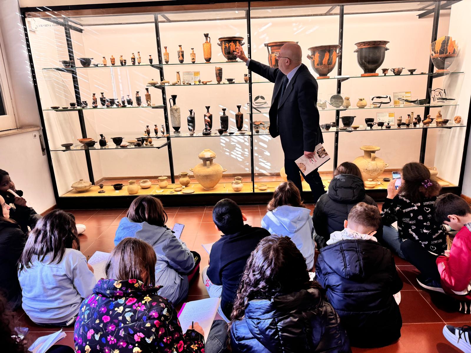 Imparare i miti e la storia al museo, esperienza educativa degli allievi del Maria Schininà