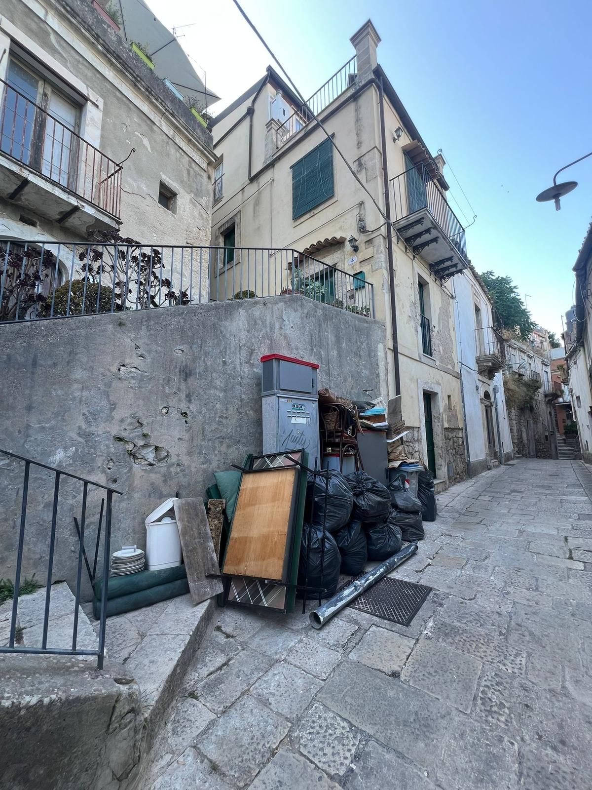 Smaltimento irregolare dei rifiuti nel territorio di Ragusa, arrivano i verbali della polizia ambientale