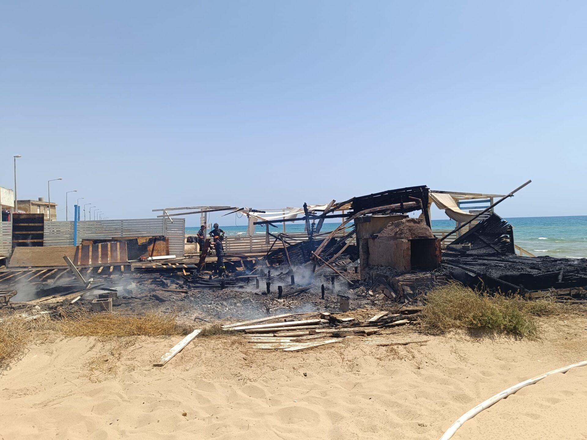 Marina di Acate: incendio stabilimento balneare. Sul posto VVFF e carabinieri