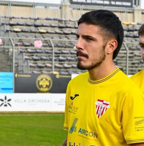Antonio Esposito, l’esterno d’attacco autore di 7 gol, riconfermato dal Vittoria