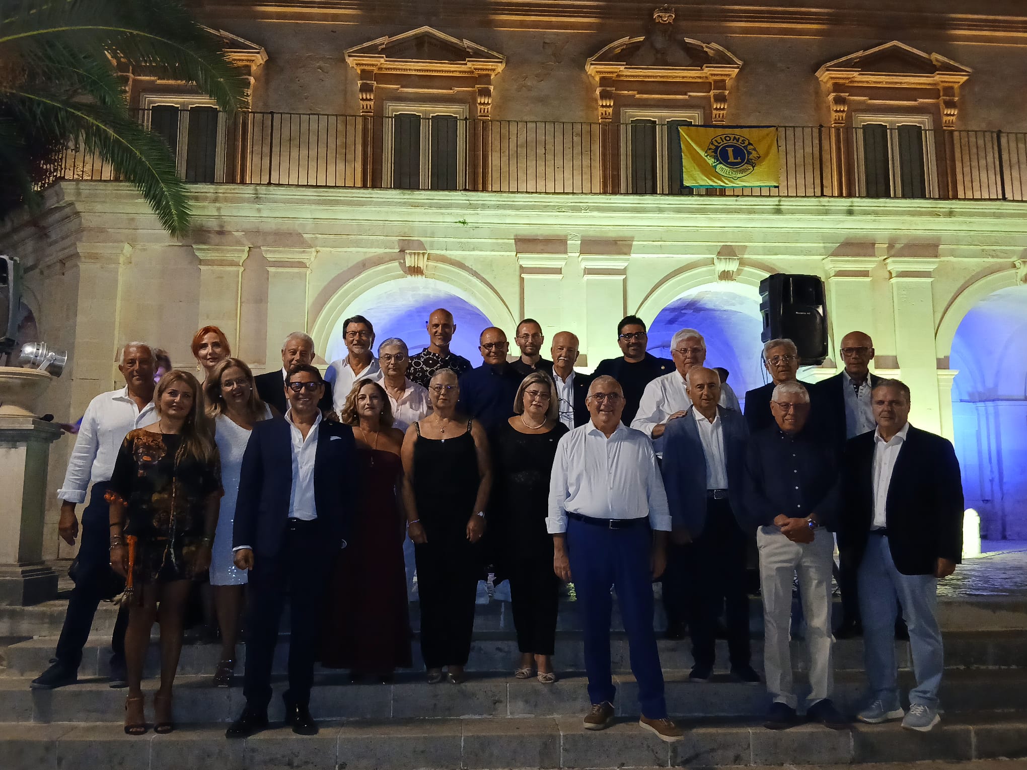 Modica: successo per la serata di solidarietà del Lions Club “Polvere dal cielo” a Villa Anna