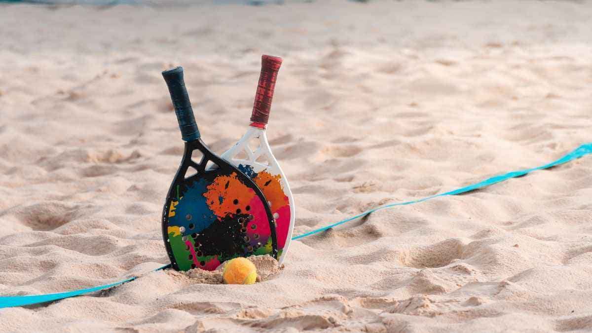 Iniziativa di beach tennis a Scoglitti, promossa dall’Ordine dei dottori commercialisti di Ragusa