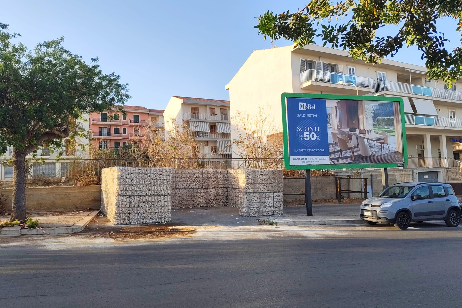I residenti di Viale dei Fiori a Scicli preoccupati per l’installazione della nuova isola ecologica