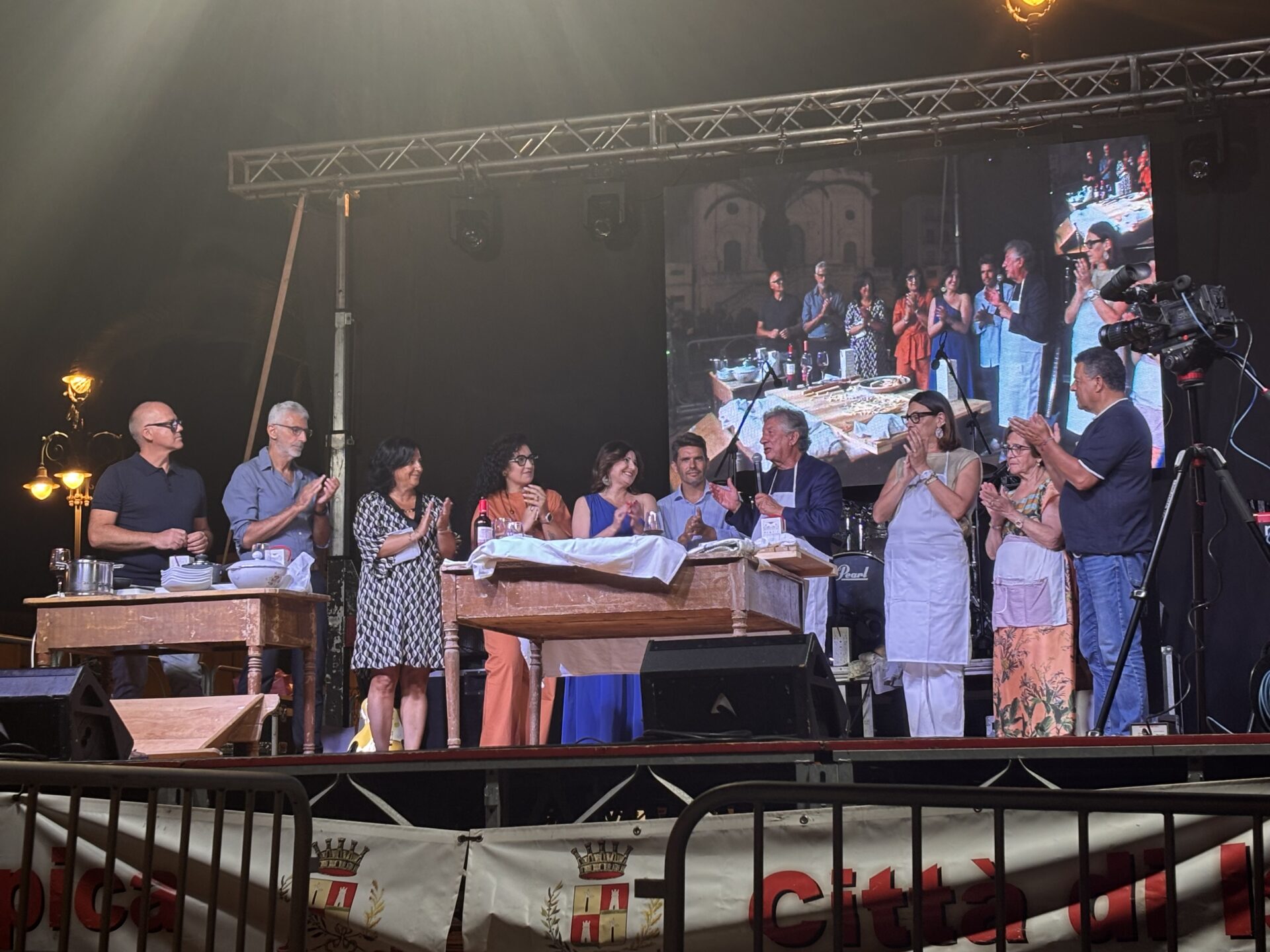 Ispica Sotto Le Stelle: successo per la prima con i sindaci protagonisti, stasera  Toti e Totino