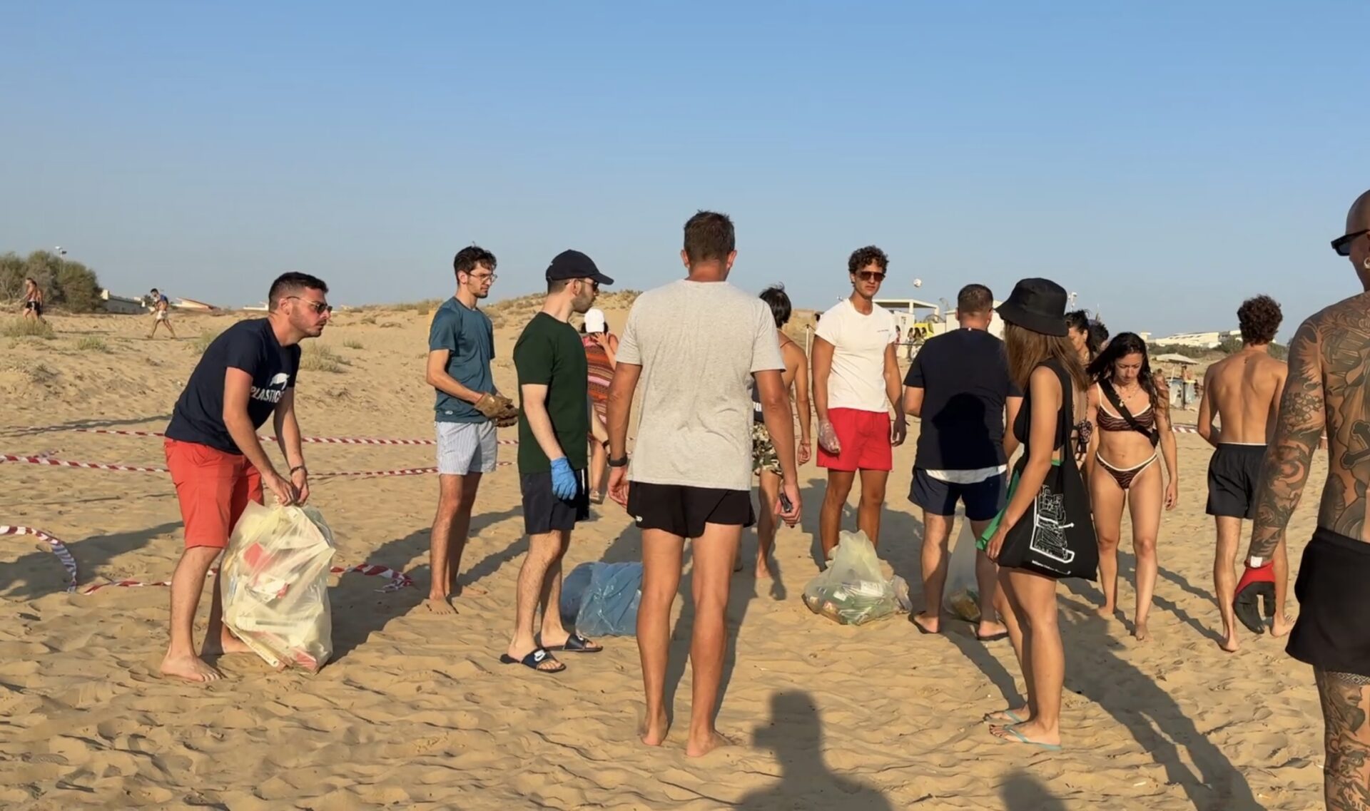 Marina di Modica, una giornata di sensibilizzazione ambientale dopo la Notte di San Lorenzo (VIDEO)