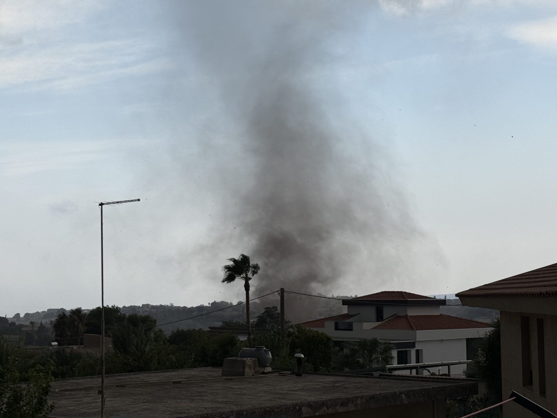Maltempo a Modica, trombe d’aria al quartiere Sorda: danni e paura tra i residenti (VIDEO)