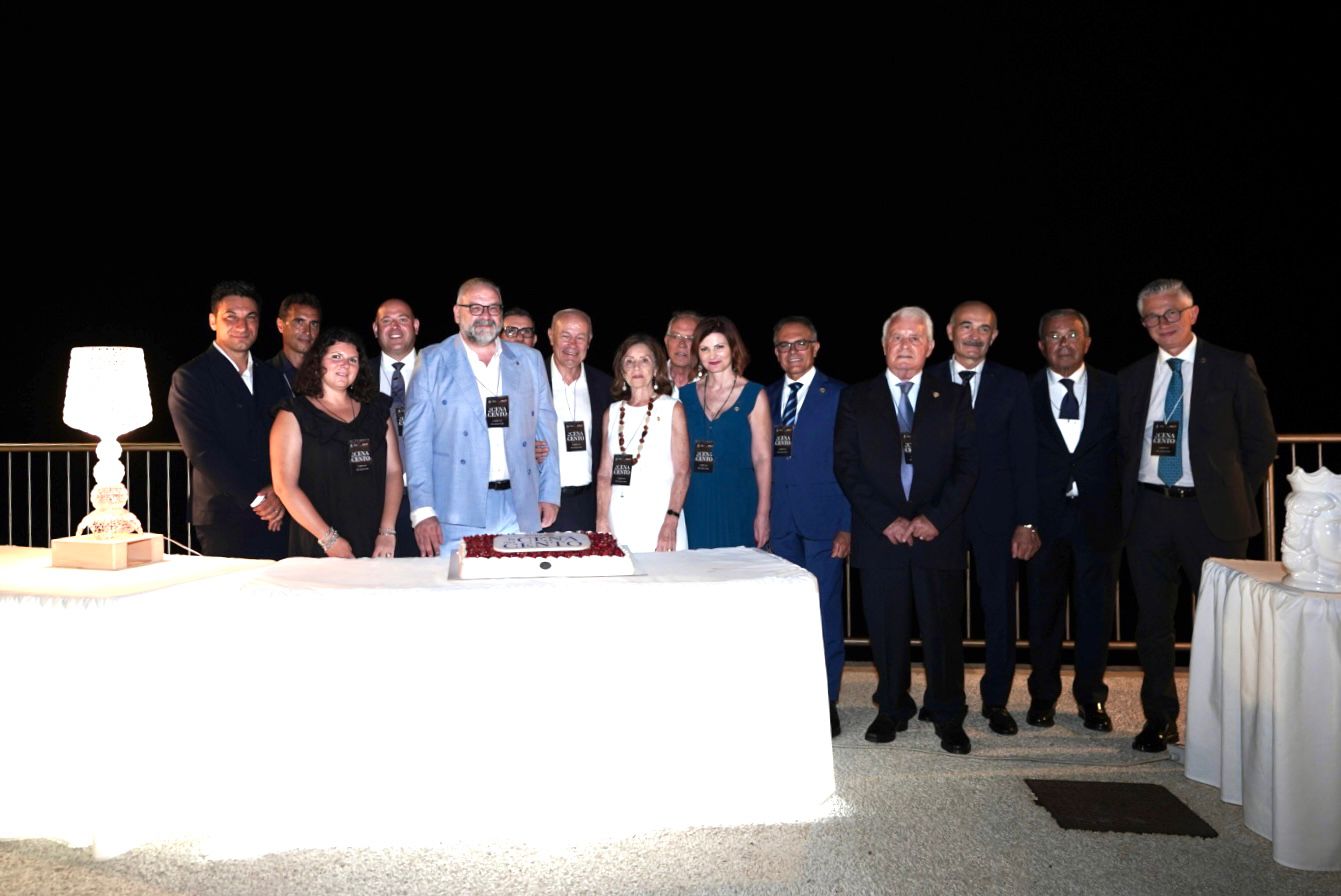 Pozzallo, successo per “La Cena dei Cento” del Rotary nella suggestiva  Villa Comunale