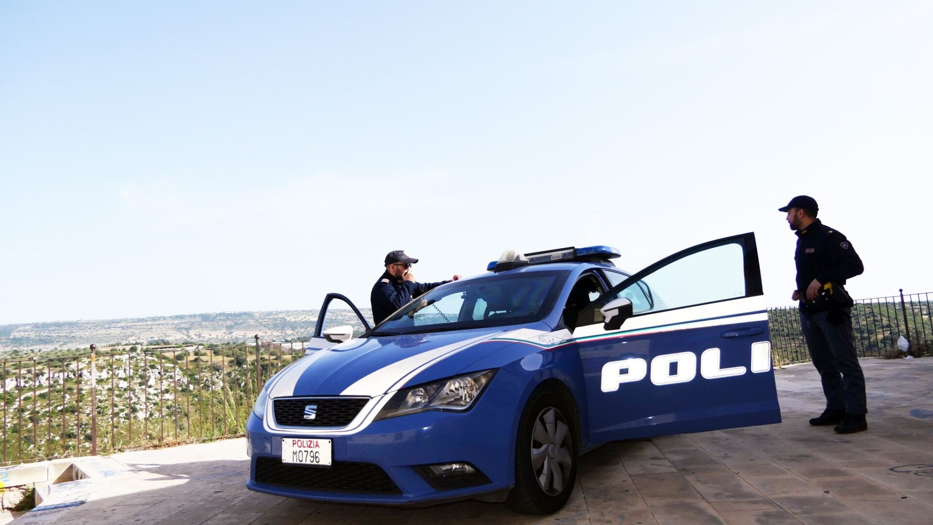 Vittoria, irregolare in possesso di coltello, espulso dalla Polizia di Stato