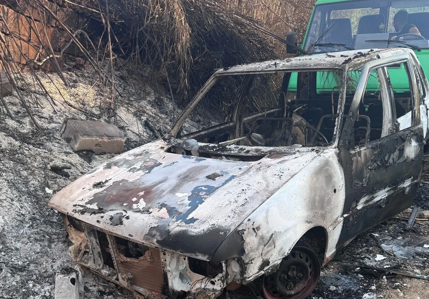 Acate, auto rubata e data alle fiamme in contrada Poggio indagini in corso