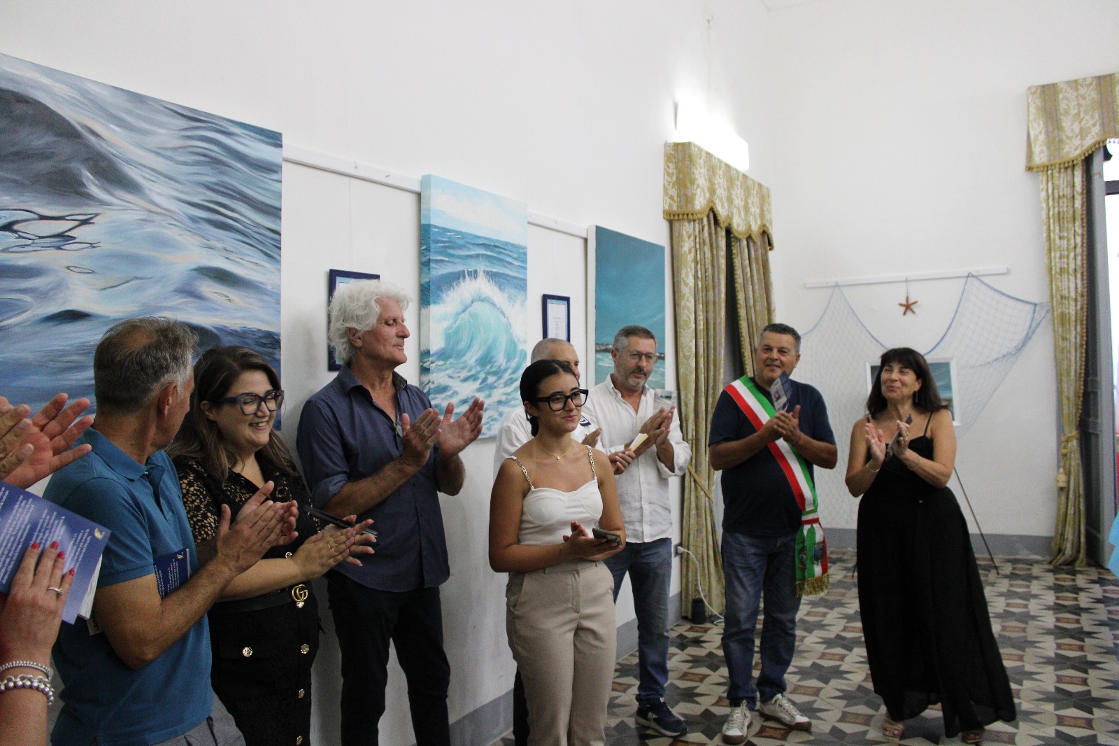 Donnalucata: inaugurata la mostra di pittura “Di Mare e di Ricordi” di Ludovica Randazzo