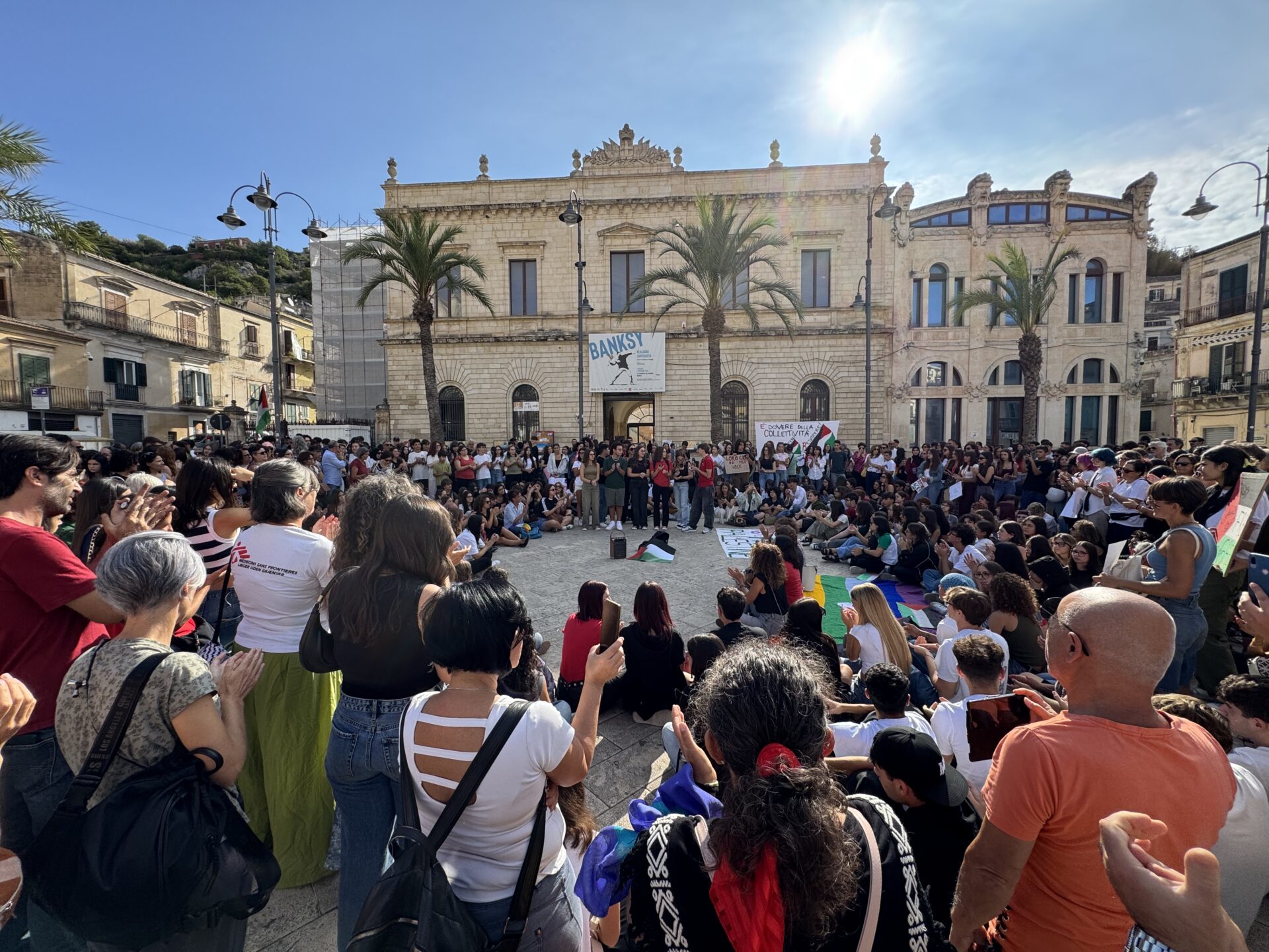 “Stop al genocidio”: la protesta degli studenti accende il cuore di Modica (video e interviste)