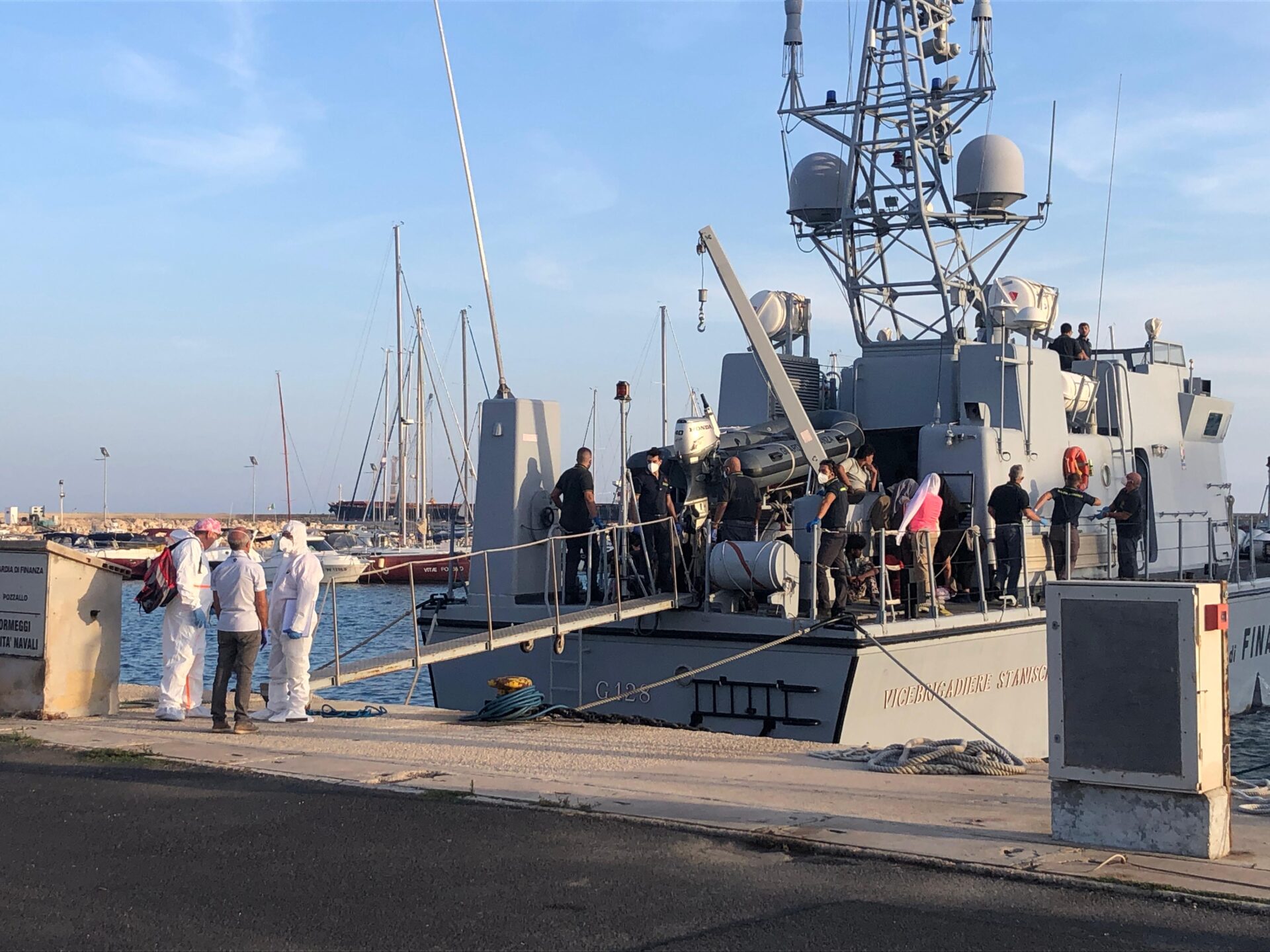 Ancora uno sbarco a Pozzallo: anche una  bambina di 30 giorni, oltre 20 casi di scabbia