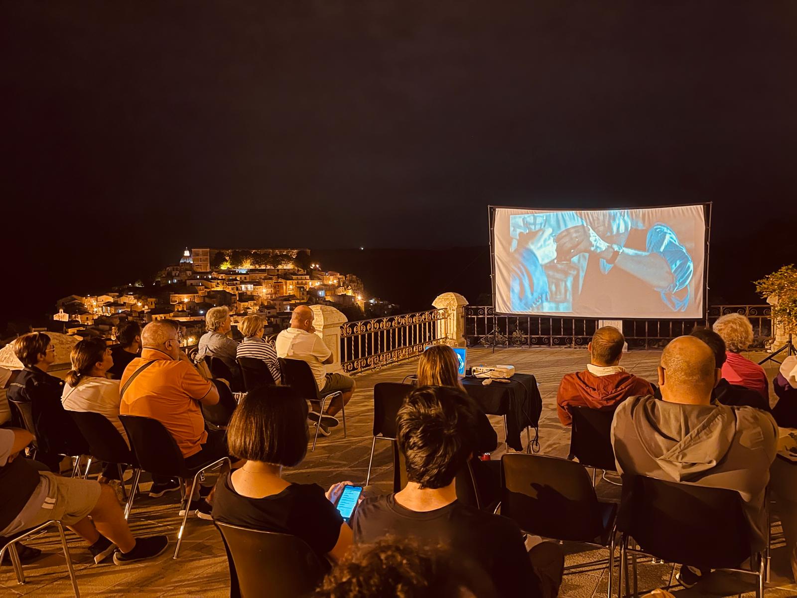 “Cinematografo Viaggiante”, venerdì 26, l’ultimo appuntamento al Giardino Ibleo