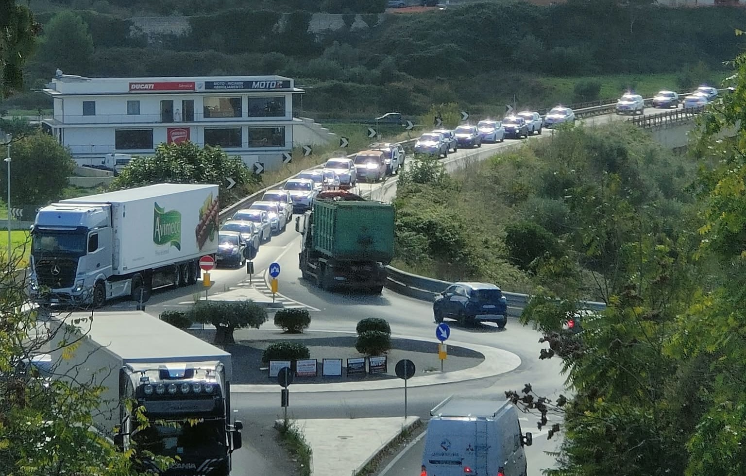Lavori sulla SS115: è il caos, traffico bloccato e automobilisti imbufaliti