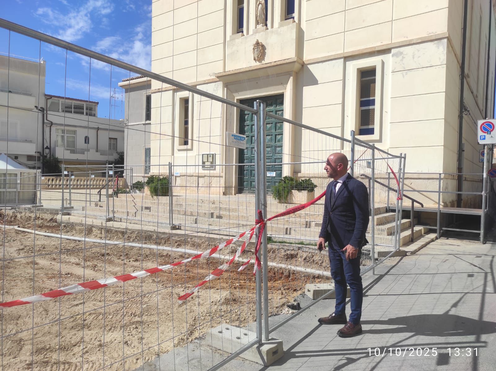 Sopralluogo dell’assessore Nicastro nei cantieri di piazza Cavour  a Scoglitti