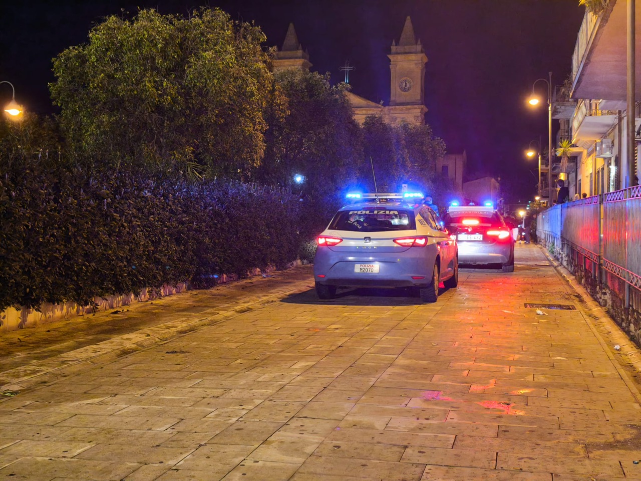 Rissa in pieno centro ad Acate: urla, vetri rotti e paura tra i residenti