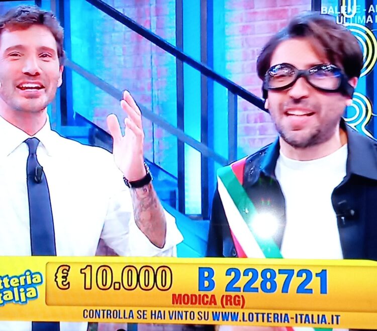 La fortuna bacia Modica biglietto della Lotteria Italia estratto su Affari tuoi